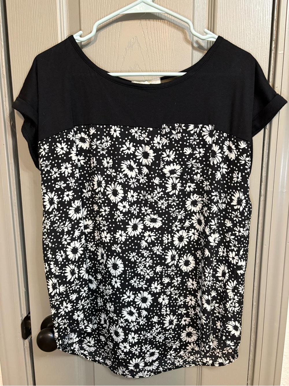 Rewind Black and White Floral Cap-Sleeve Blouse